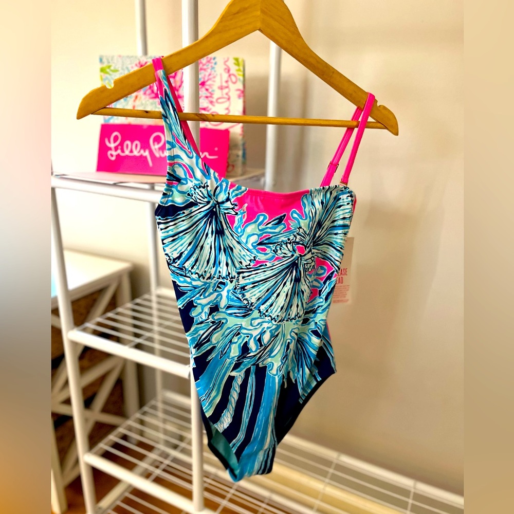 NWT Lilly Pulitzer Larue one piece swimsuit in Hooked On a Feeling pattern